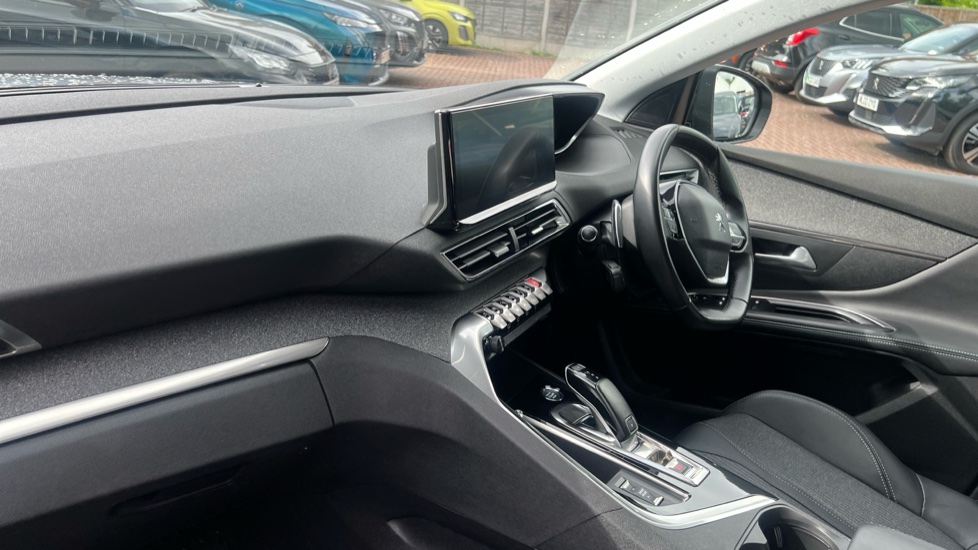 Peugeot 5008 1.2 PureTech Allure Premium 5dr EAT8 Petrol Estate - Image 13