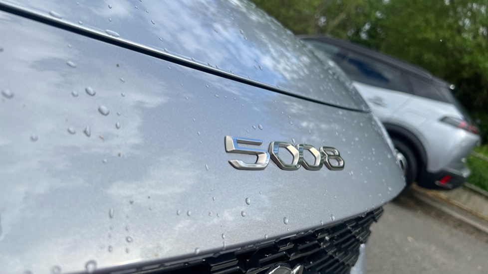Peugeot 5008 1.2 PureTech Allure Premium 5dr EAT8 Petrol Estate - Image 22