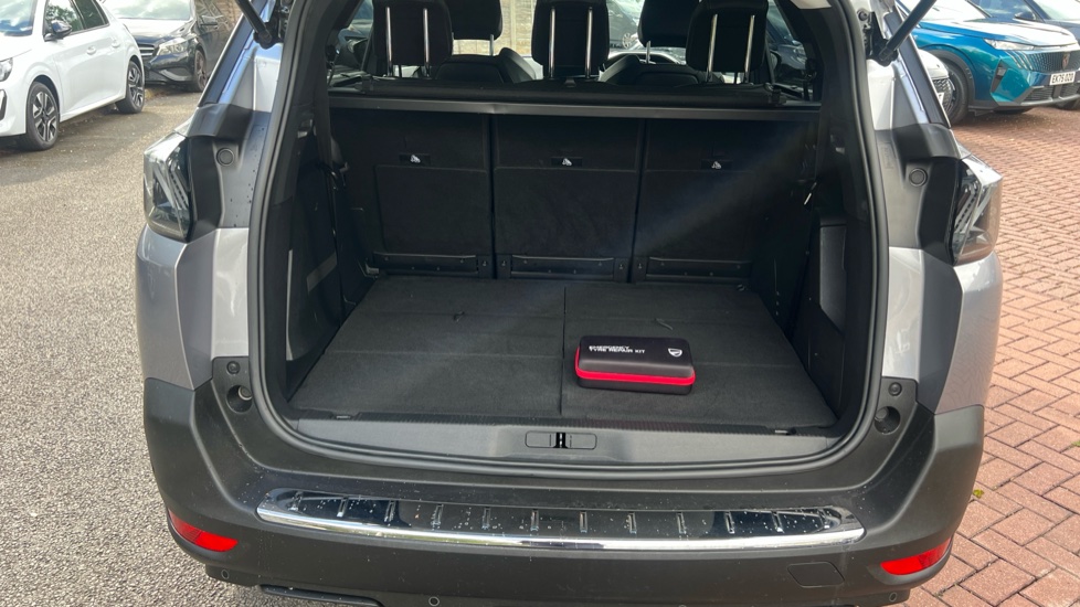 Peugeot 5008 1.2 PureTech Allure Premium 5dr EAT8 Petrol Estate - Image 32