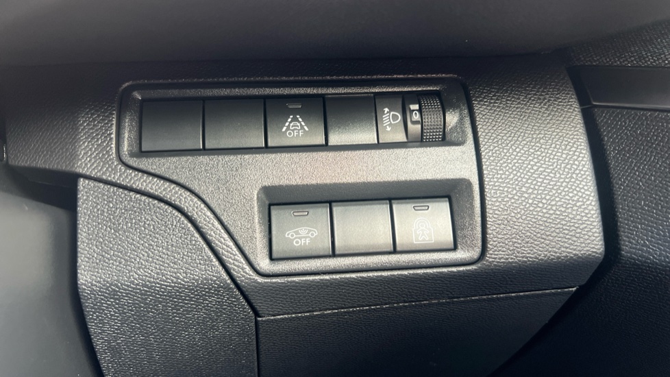 Peugeot 5008 1.2 PureTech Allure Premium 5dr EAT8 Petrol Estate - Image 34