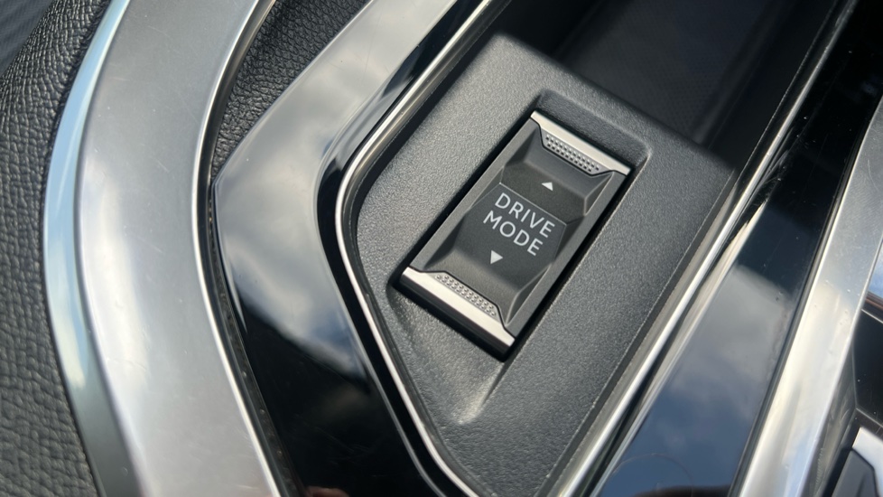 Peugeot 5008 1.2 PureTech Allure Premium 5dr EAT8 Petrol Estate - Image 35