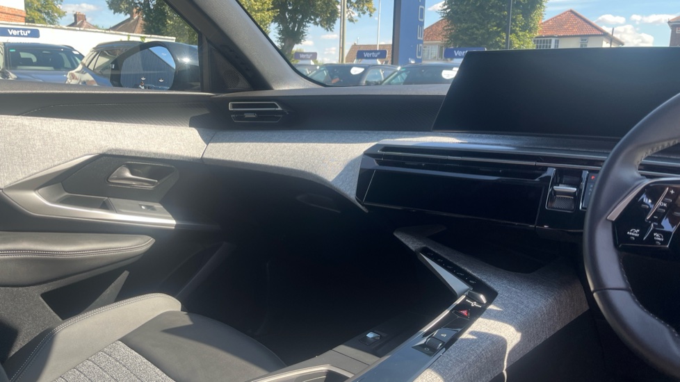 Peugeot 3008 157kW Allure 73kWh 5dr Auto Electric Estate - Image 14