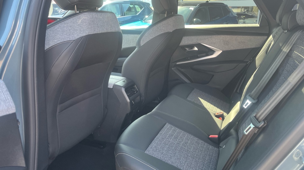 Peugeot 3008 157kW Allure 73kWh 5dr Auto Electric Estate - Image 16
