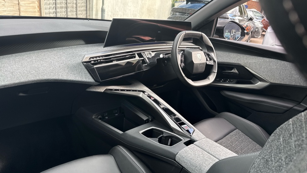 Peugeot 3008 1.2 Hybrid 145 Allure 5dr e-DSC6 Petrol Estate - Image 9