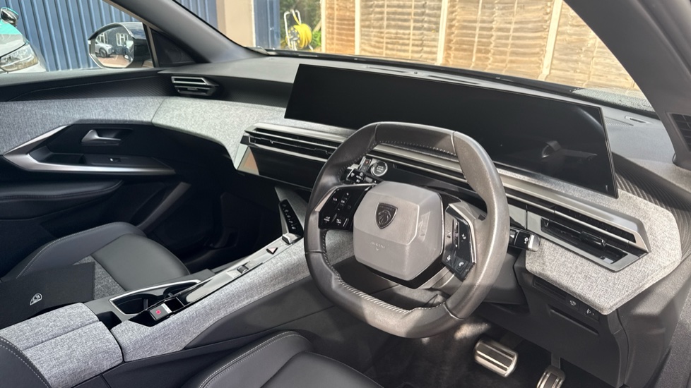 Peugeot 3008 1.2 Hybrid 145 Allure 5dr e-DSC6 Petrol Estate - Image 11