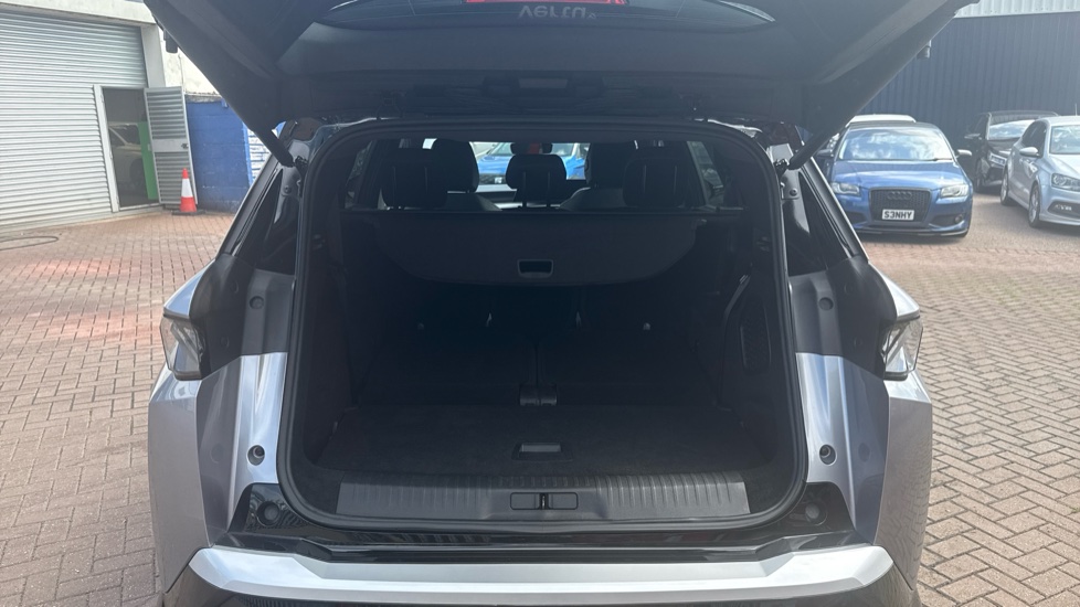 Peugeot 5008 157kW GT 73kWh 5dr Auto Electric Estate - Image 4