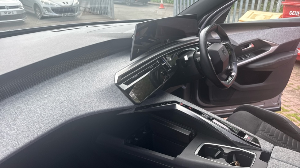 Peugeot 5008 157kW GT 73kWh 5dr Auto Electric Estate - Image 9