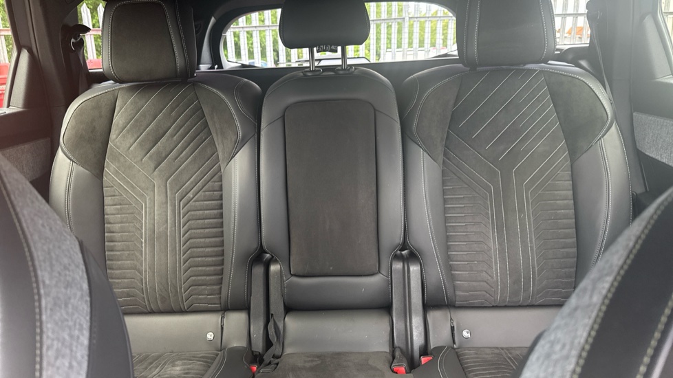 Peugeot 5008 157kW GT 73kWh 5dr Auto Electric Estate - Image 15