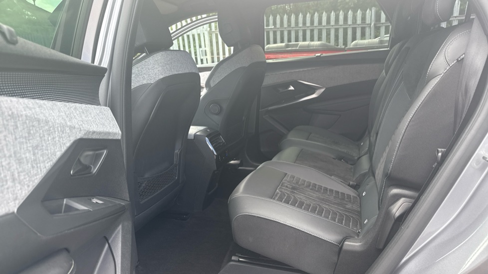 Peugeot 5008 157kW GT 73kWh 5dr Auto Electric Estate - Image 16