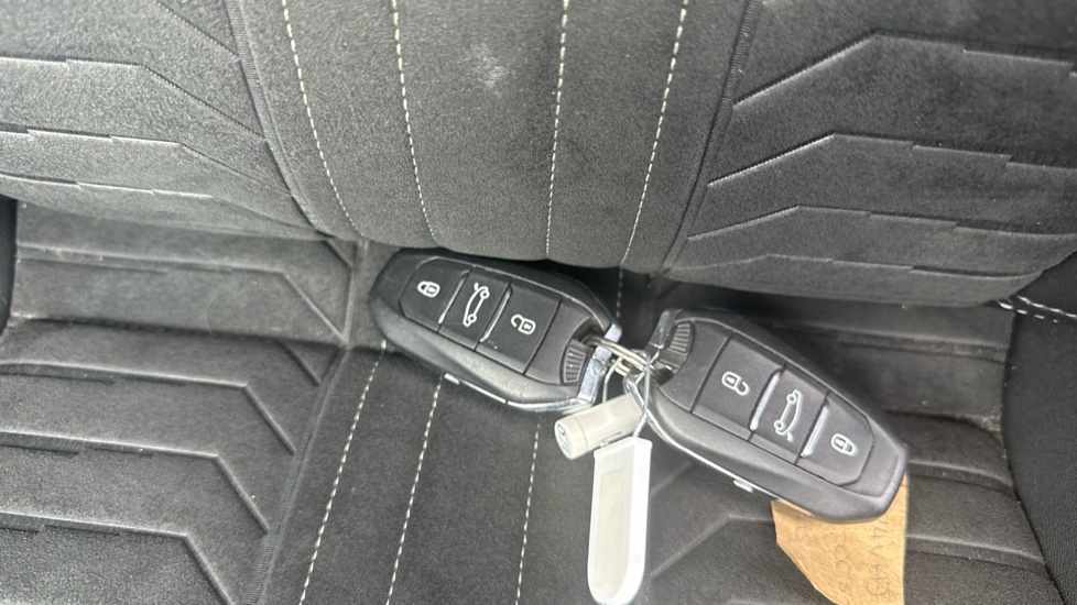 Peugeot 5008 157kW GT 73kWh 5dr Auto Electric Estate - Image 19