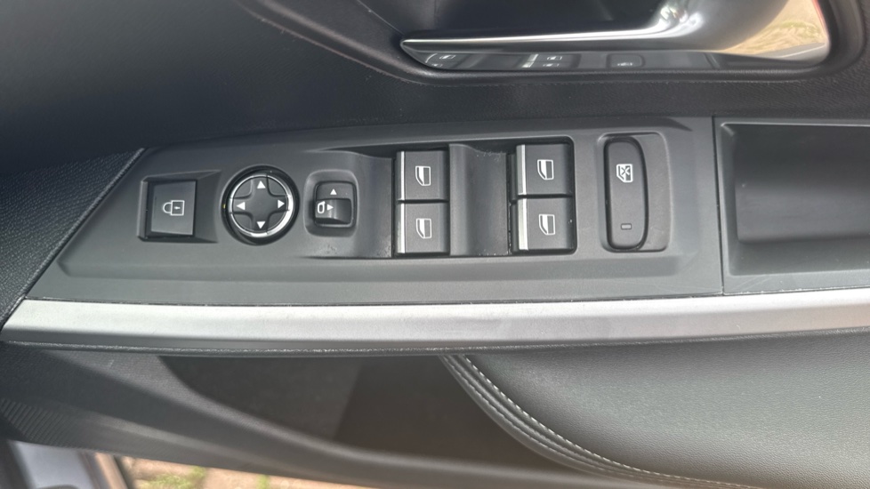 Peugeot 5008 157kW GT 73kWh 5dr Auto Electric Estate - Image 25