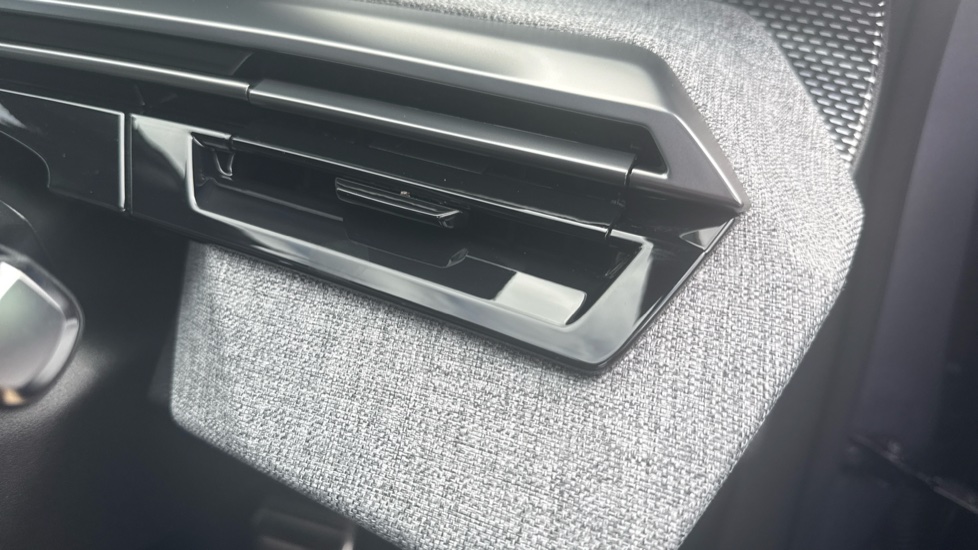 Peugeot 5008 157kW GT 73kWh 5dr Auto Electric Estate - Image 26
