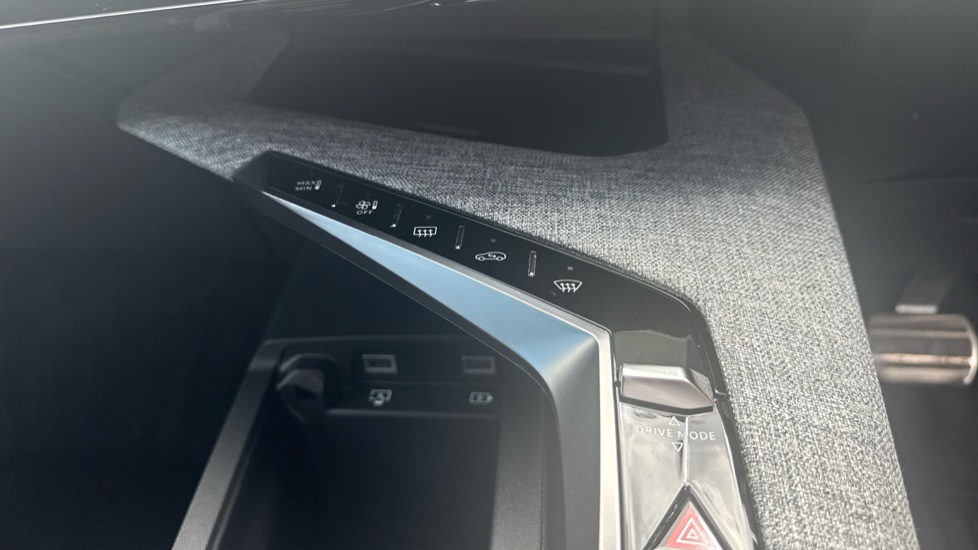 Peugeot 5008 157kW GT 73kWh 5dr Auto Electric Estate - Image 31