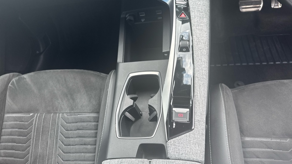 Peugeot 5008 157kW GT 73kWh 5dr Auto Electric Estate - Image 32