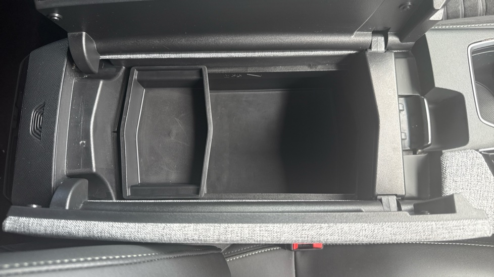 Peugeot 5008 157kW GT 73kWh 5dr Auto Electric Estate - Image 33