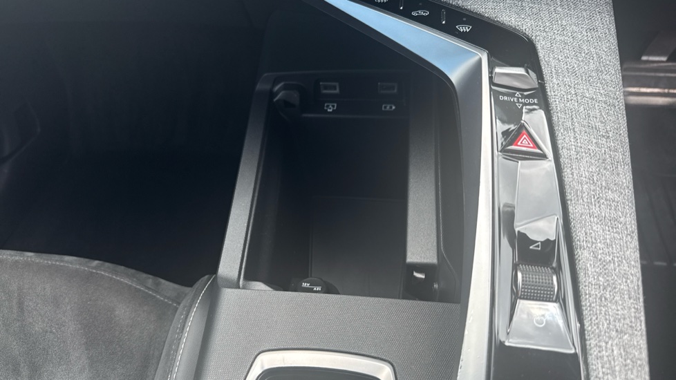 Peugeot 5008 157kW GT 73kWh 5dr Auto Electric Estate - Image 34