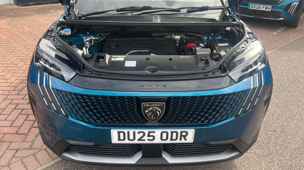 Peugeot 3008 1.2 Hybrid 136 GT 5dr e-DSC6 Petrol Estate - Image 8