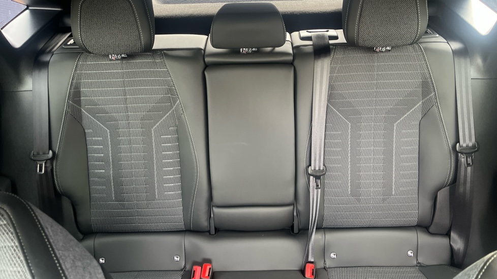 Peugeot 3008 1.2 Hybrid 136 GT 5dr e-DSC6 Petrol Estate - Image 15