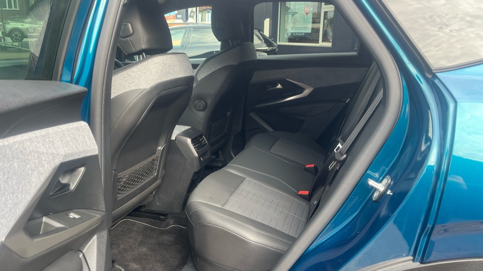 Peugeot 3008 1.2 Hybrid 136 GT 5dr e-DSC6 Petrol Estate - Image 16