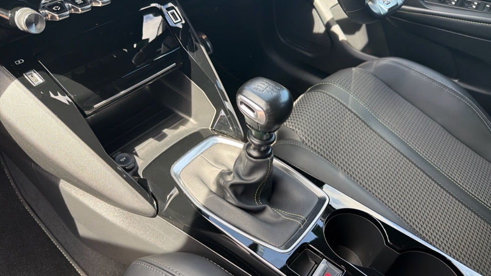 Peugeot 208 1.2 PureTech 100 GT 5dr Petrol Hatchback - Image 13