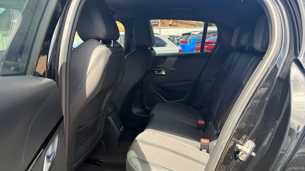 Peugeot 208 1.2 PureTech 100 GT 5dr Petrol Hatchback - Image 16