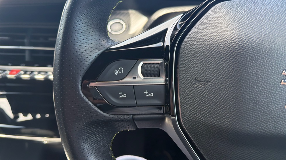 Peugeot 208 1.2 PureTech 100 GT 5dr Petrol Hatchback - Image 29