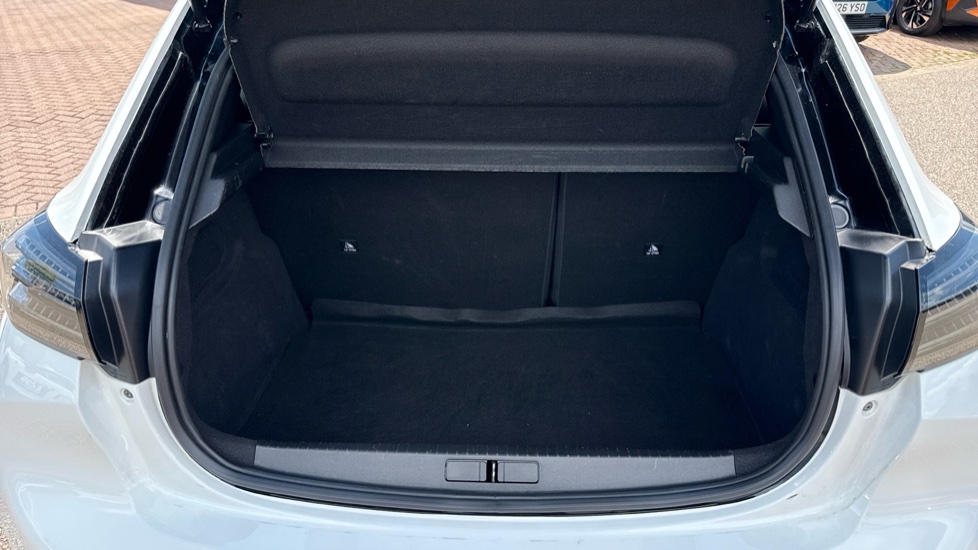 Peugeot 208 1.2 Hybrid 136 GT 5dr e-DSC6 Petrol Hatchback - Image 4