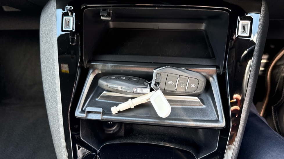 Peugeot 208 1.2 Hybrid 136 GT 5dr e-DSC6 Petrol Hatchback - Image 37