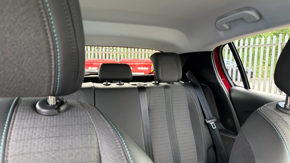 Peugeot 208 1.2 PureTech 100 Allure Premium + 5dr EAT8 Petrol Hatchback - Image 15
