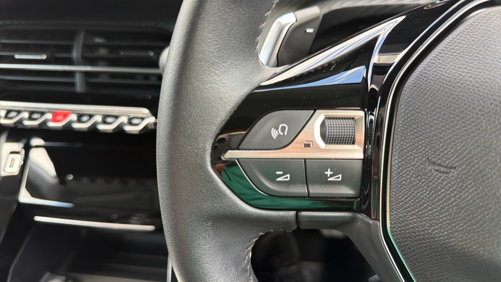 Peugeot 208 1.2 PureTech 100 Allure Premium + 5dr EAT8 Petrol Hatchback - Image 23