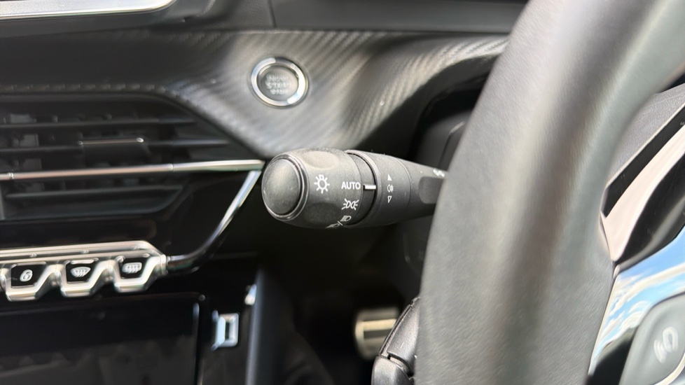 Peugeot 208 1.2 PureTech 100 Allure Premium + 5dr EAT8 Petrol Hatchback - Image 27