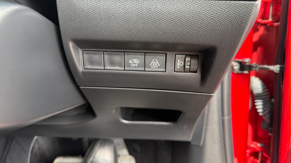 Peugeot 208 1.2 PureTech 100 Allure Premium + 5dr EAT8 Petrol Hatchback - Image 35