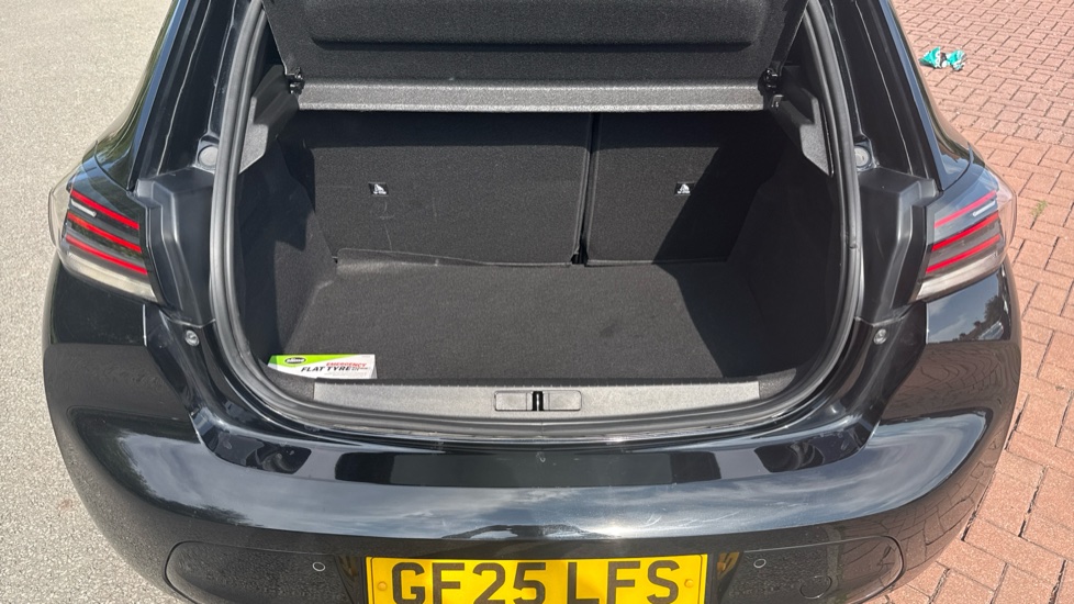 Peugeot 208 1.2 PureTech 100 Allure 5dr Petrol Hatchback - Image 4
