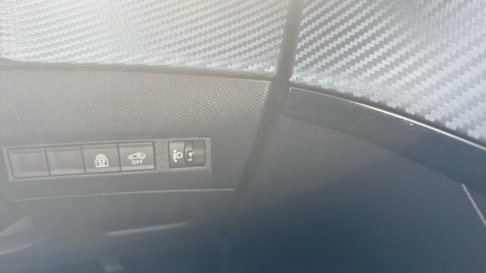 Peugeot 208 1.2 PureTech 100 Allure 5dr Petrol Hatchback - Image 27