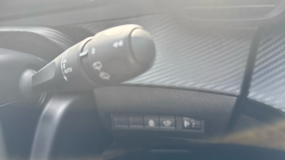 Peugeot 208 1.2 PureTech 100 Allure 5dr Petrol Hatchback - Image 28