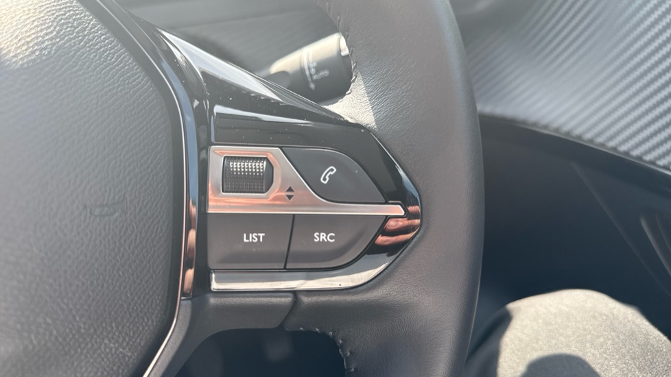 Peugeot 208 1.2 PureTech 100 Allure 5dr Petrol Hatchback - Image 30