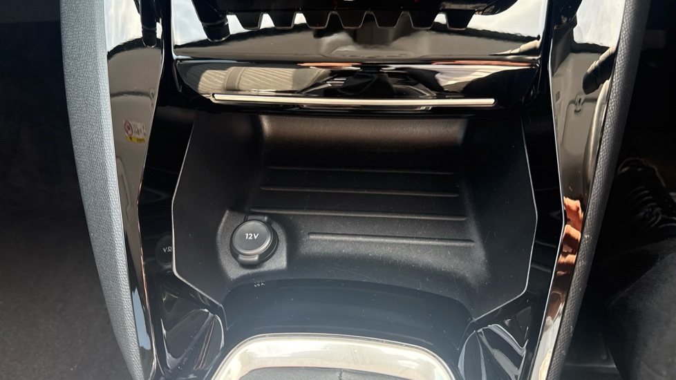 Peugeot 208 1.2 PureTech 100 Allure 5dr Petrol Hatchback - Image 35