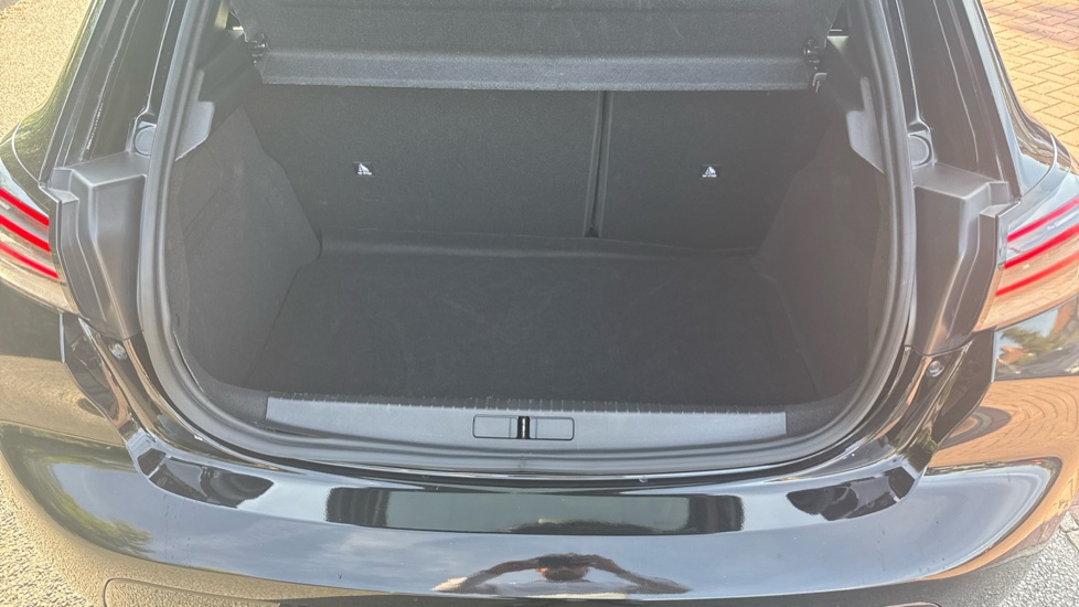 Peugeot 208 1.2 PureTech 100 Allure 5dr Petrol Hatchback - Image 4
