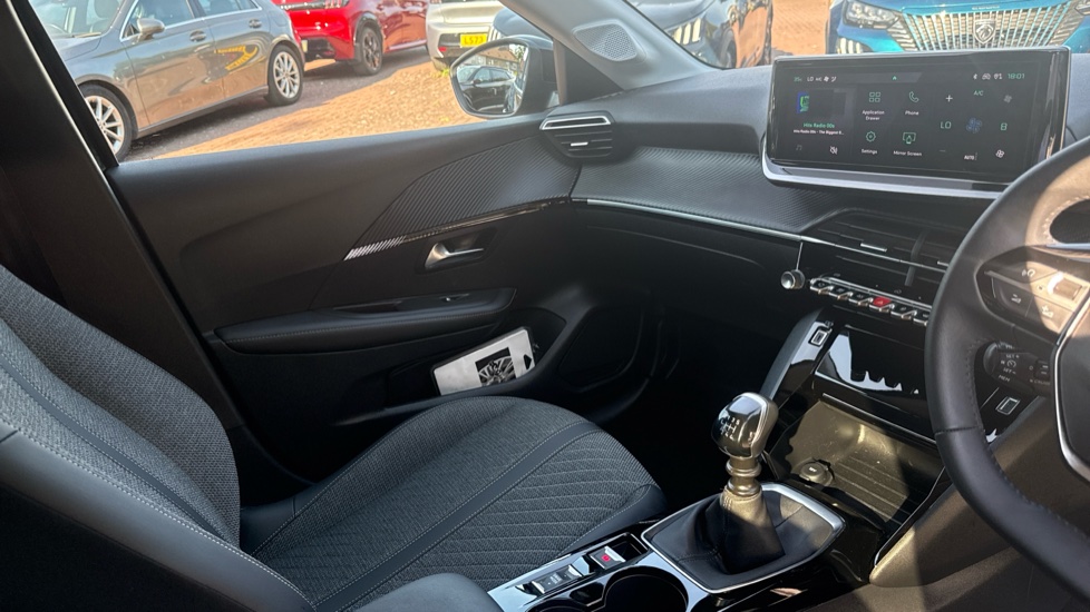 Peugeot 208 1.2 PureTech 100 Allure 5dr Petrol Hatchback - Image 14