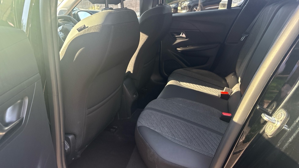 Peugeot 208 1.2 PureTech 100 Allure 5dr Petrol Hatchback - Image 16
