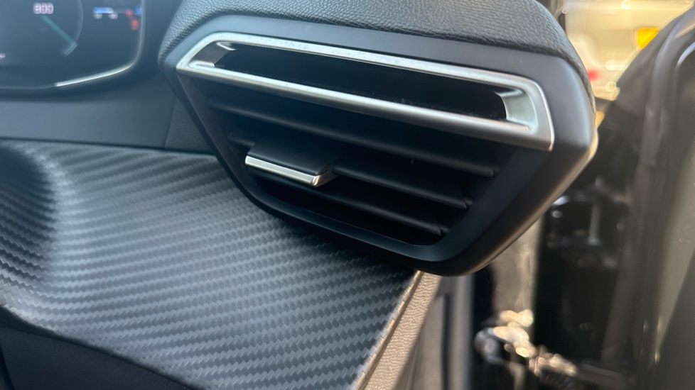 Peugeot 208 1.2 PureTech 100 Allure 5dr Petrol Hatchback - Image 26