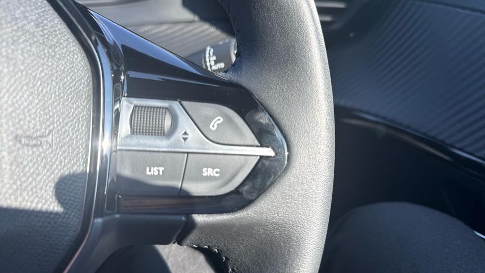 Peugeot 208 1.2 PureTech 100 Allure 5dr Petrol Hatchback - Image 30
