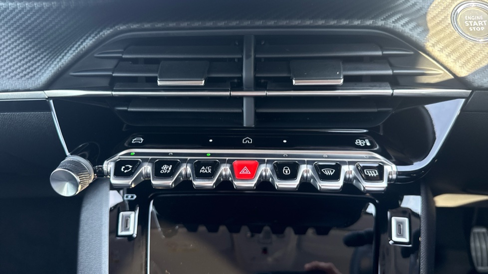 Peugeot 208 1.2 PureTech 100 Allure 5dr Petrol Hatchback - Image 32