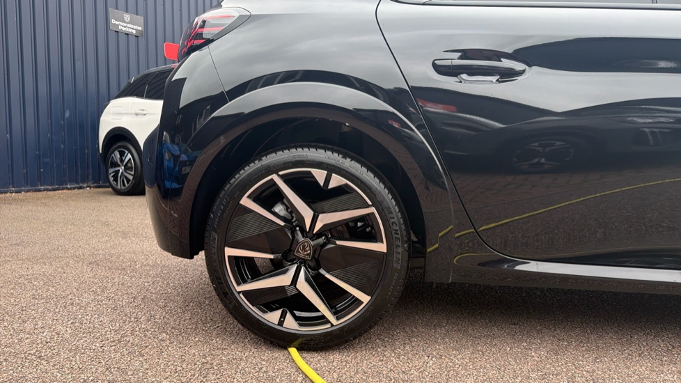 Peugeot 208 1.2 PureTech 100 GT 5dr Petrol Hatchback - Image 7