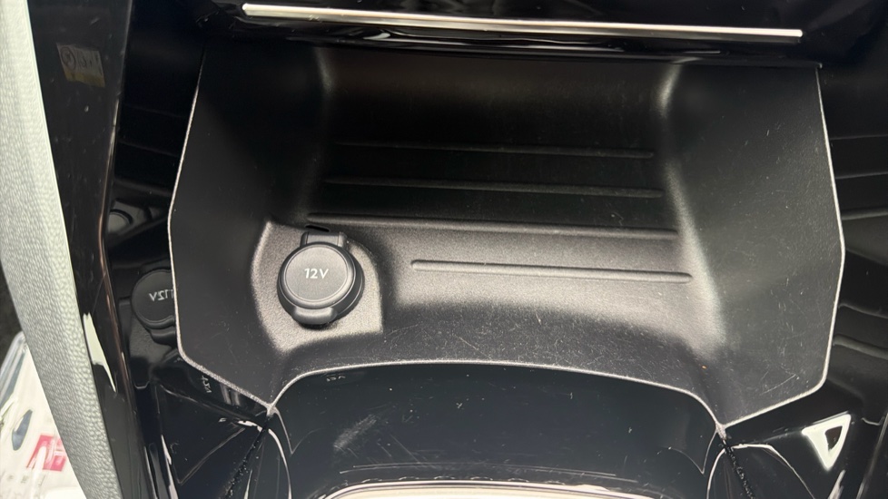 Peugeot 208 1.2 PureTech 100 GT 5dr Petrol Hatchback - Image 30