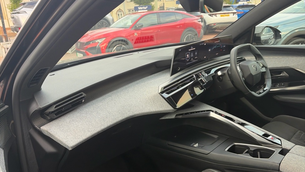 Peugeot 3008 1.2 Hybrid 136 GT 5dr e-DSC6 Petrol Estate - Image 9