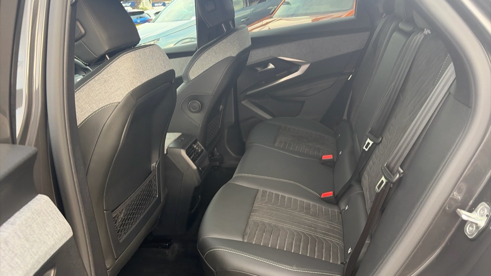 Peugeot 3008 1.2 Hybrid 136 GT 5dr e-DSC6 Petrol Estate - Image 16