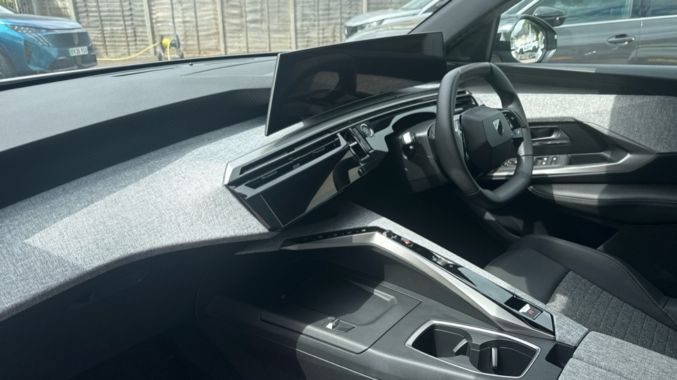 Peugeot 3008 1.2 Hybrid 136 Allure 5dr e-DSC6 Petrol Estate - Image 9