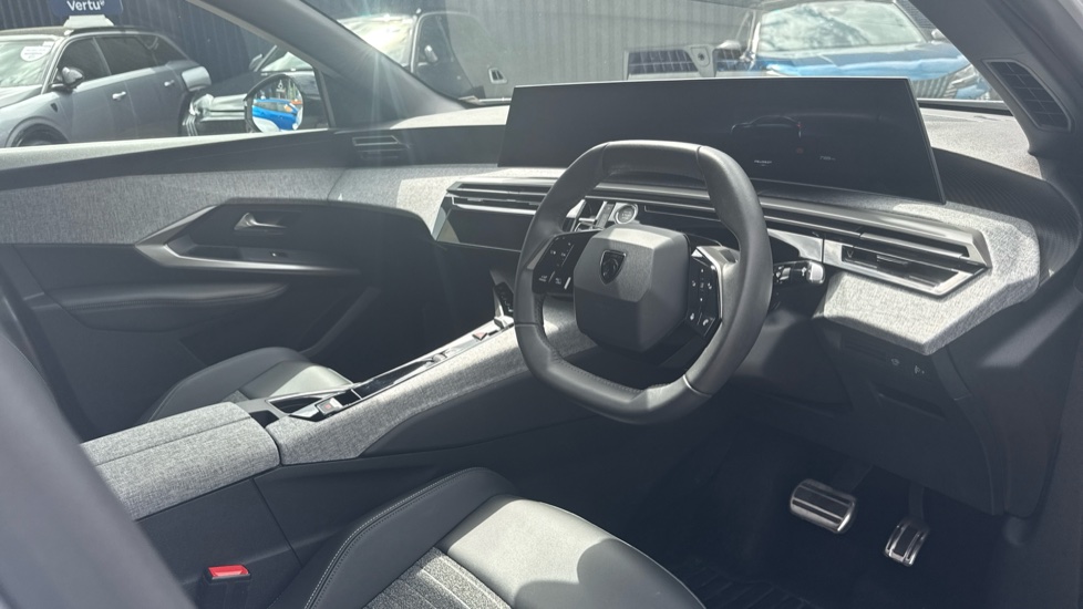 Peugeot 3008 1.2 Hybrid 136 Allure 5dr e-DSC6 Petrol Estate - Image 11