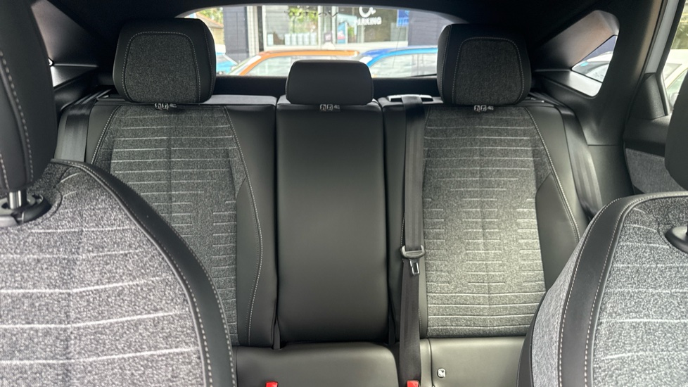 Peugeot 3008 1.2 Hybrid 136 Allure 5dr e-DSC6 Petrol Estate - Image 15